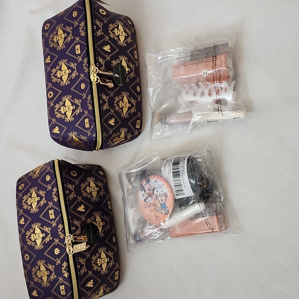 Bath & Body Works Disneys Evil Queen Cosmetics Bag and Accessories